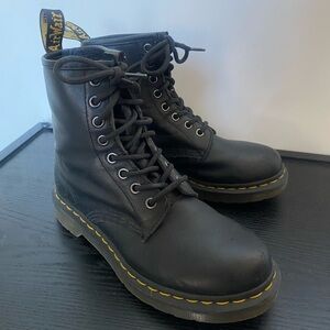 Doc Martens 1460 Black 8-eyelet US Women’s 6